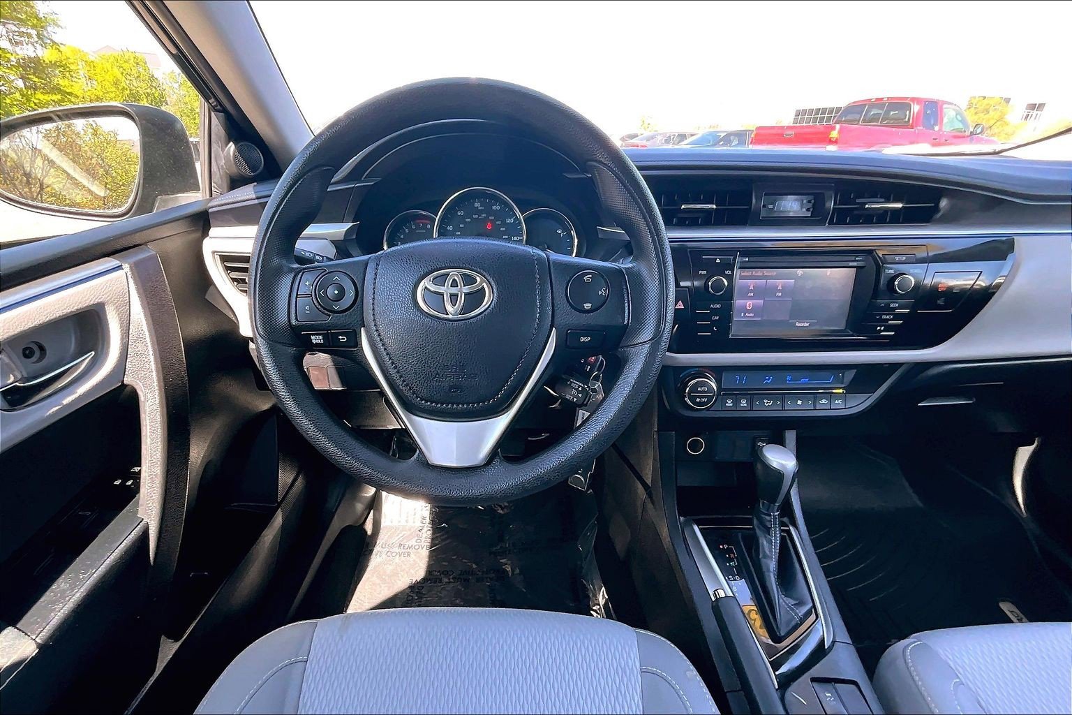 Used 2015 Toyota Corolla LE image 5