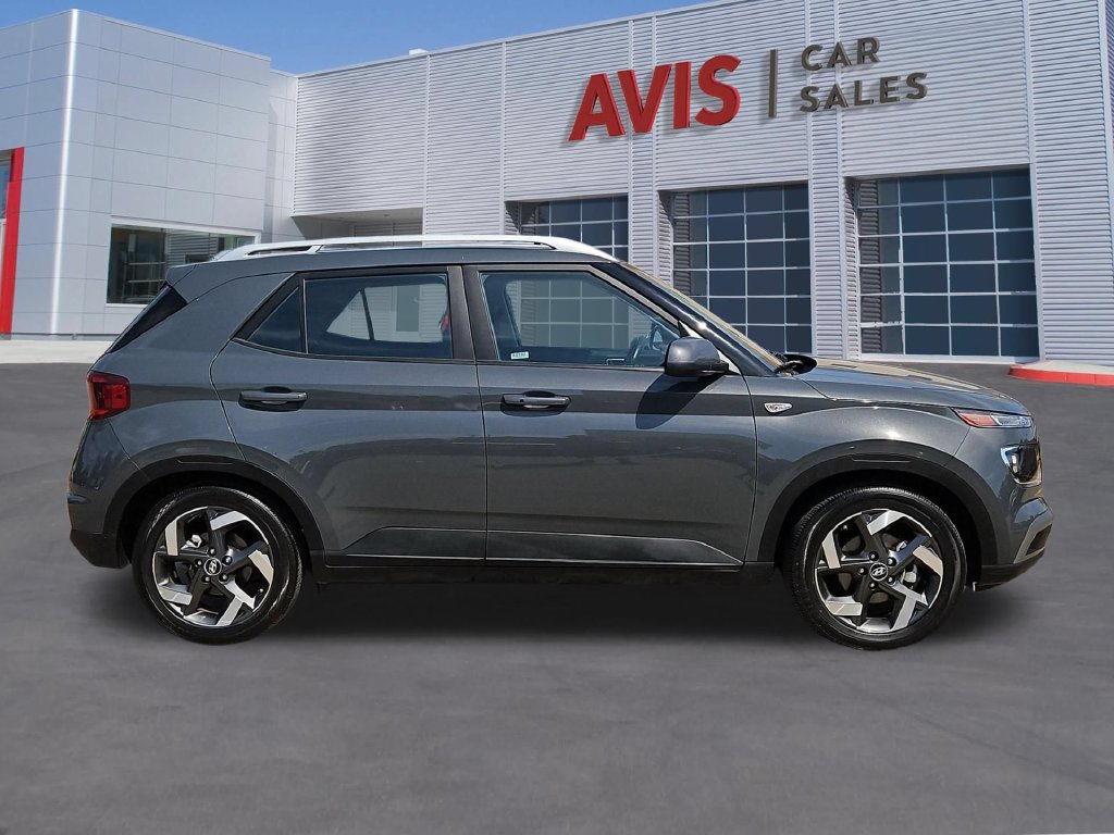 Used 2025 Hyundai Venue SEL FWD image 5