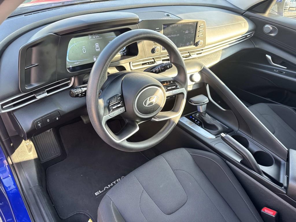 Used 2024 Hyundai Elantra SE image 19
