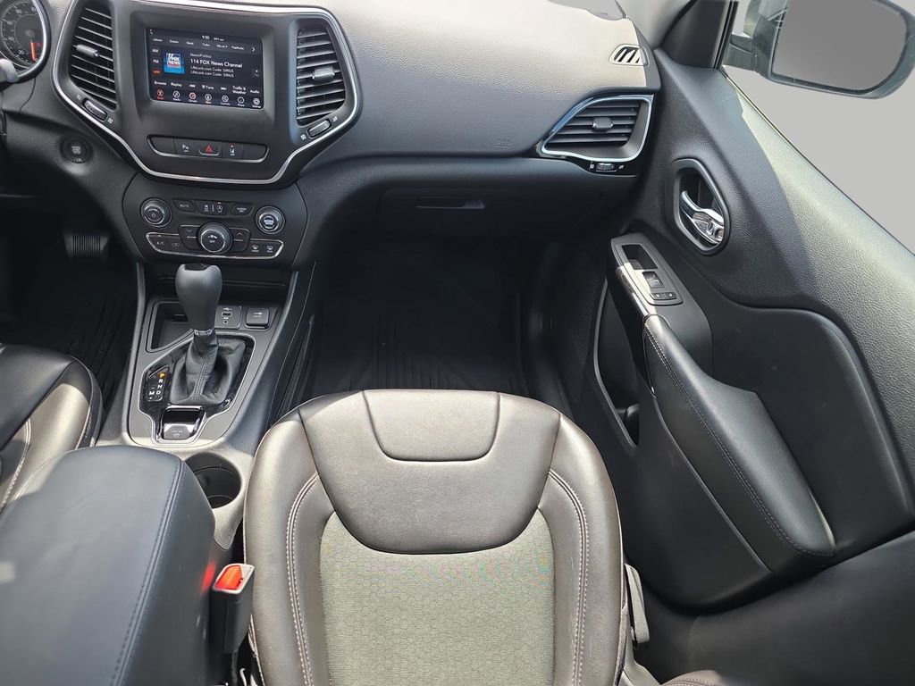 Used 2021 Jeep Cherokee Latitude Plus FWD image 14