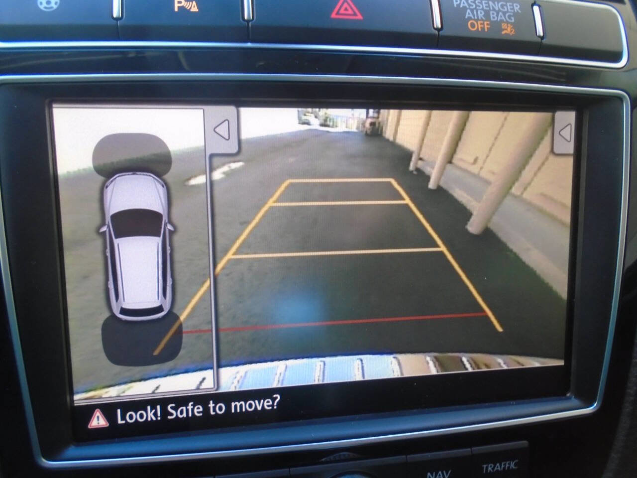 Used 2016 Volkswagen Touareg TDI image 44