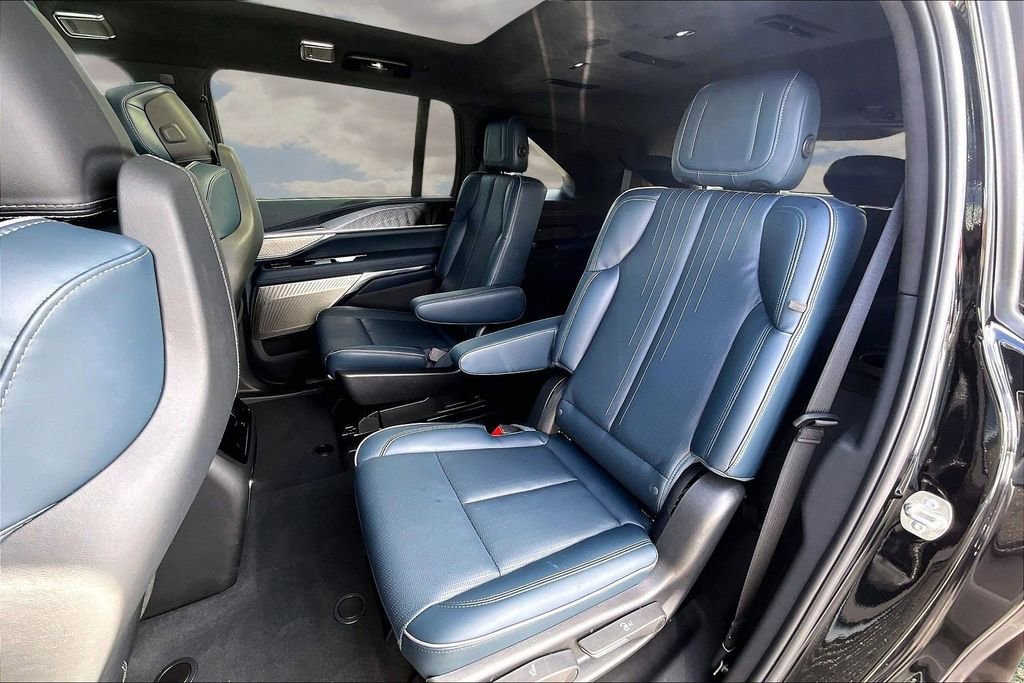 Used 2025 Cadillac Escalade IQ Luxury 2 w/ LPO, Premium Carpet Package AWD/4WD image 22