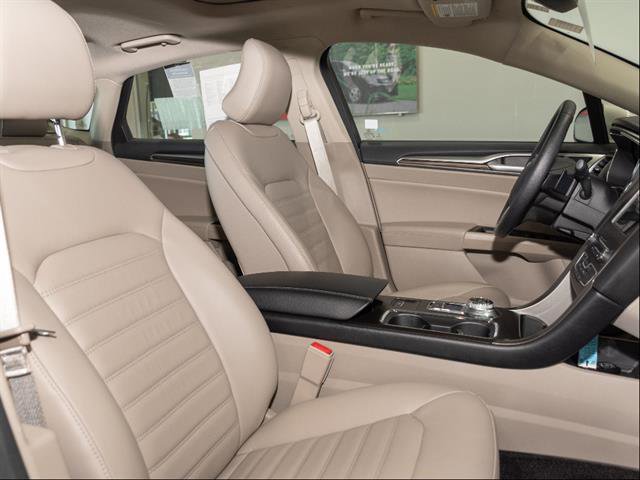 Used 2017 Ford Fusion SE w/ Fusion SE Technology Package image 22