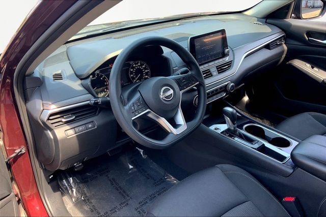 Used 2024 Nissan Altima 2.5 SV image 12