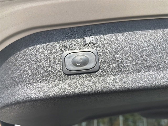 Used 2017 Ford Escape SE w/ Equipment Group 201A image 19