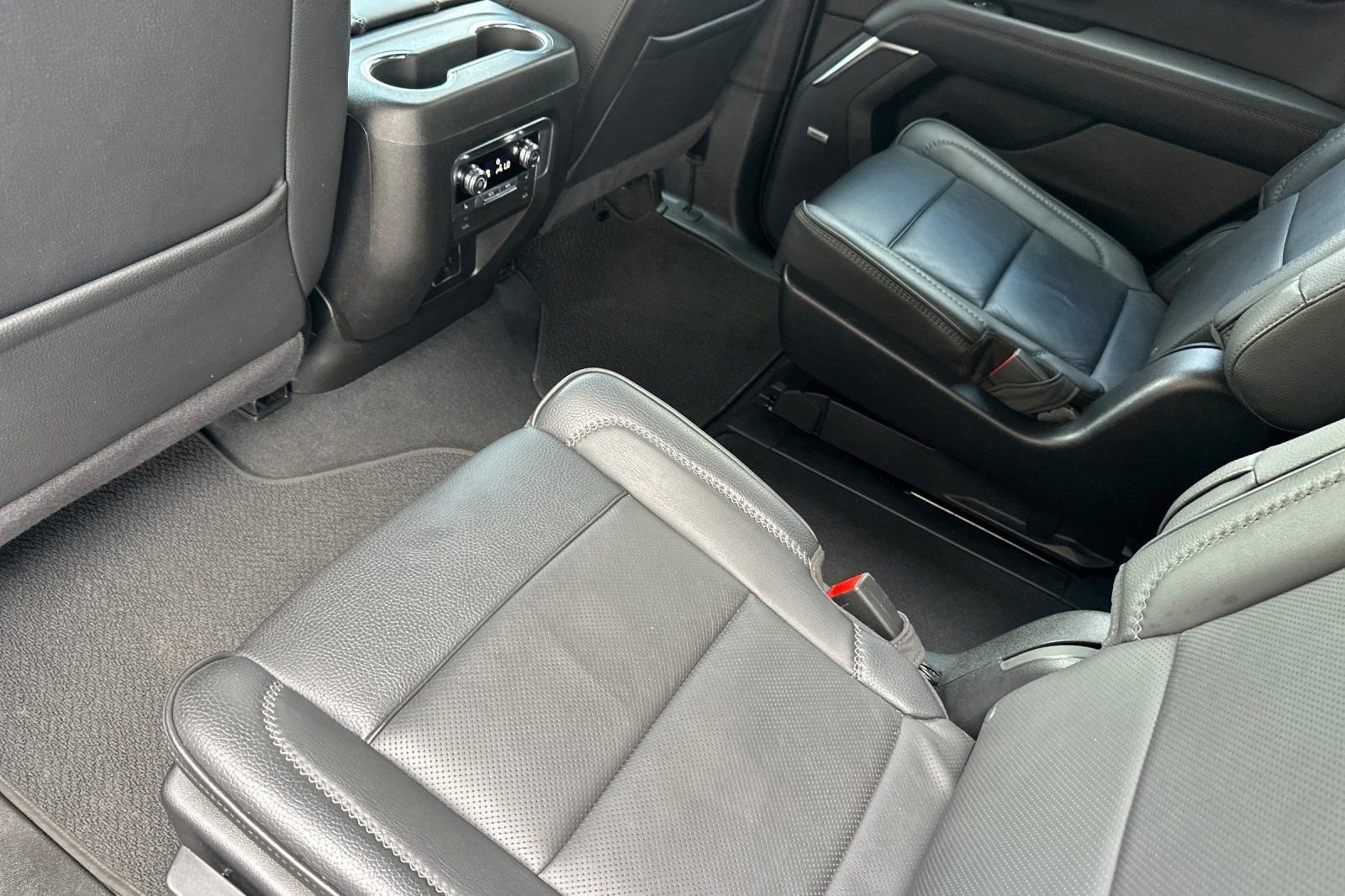 Certified 2025 GMC Yukon Denali image 13