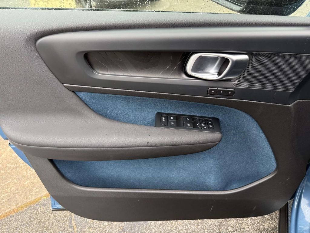 Used 2023 Volvo XC40 Recharge Plus image 20