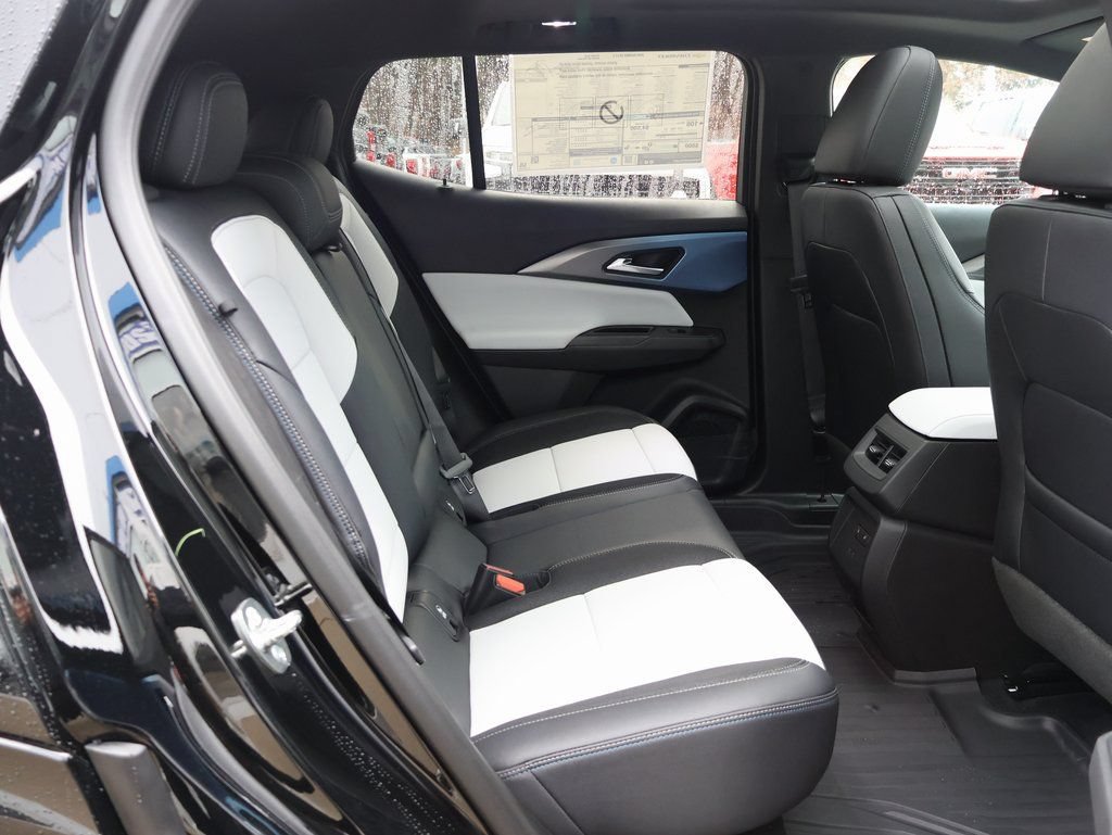 New 2026 Chevrolet Equinox EV LT w/ Convenience Package II FWD image 31