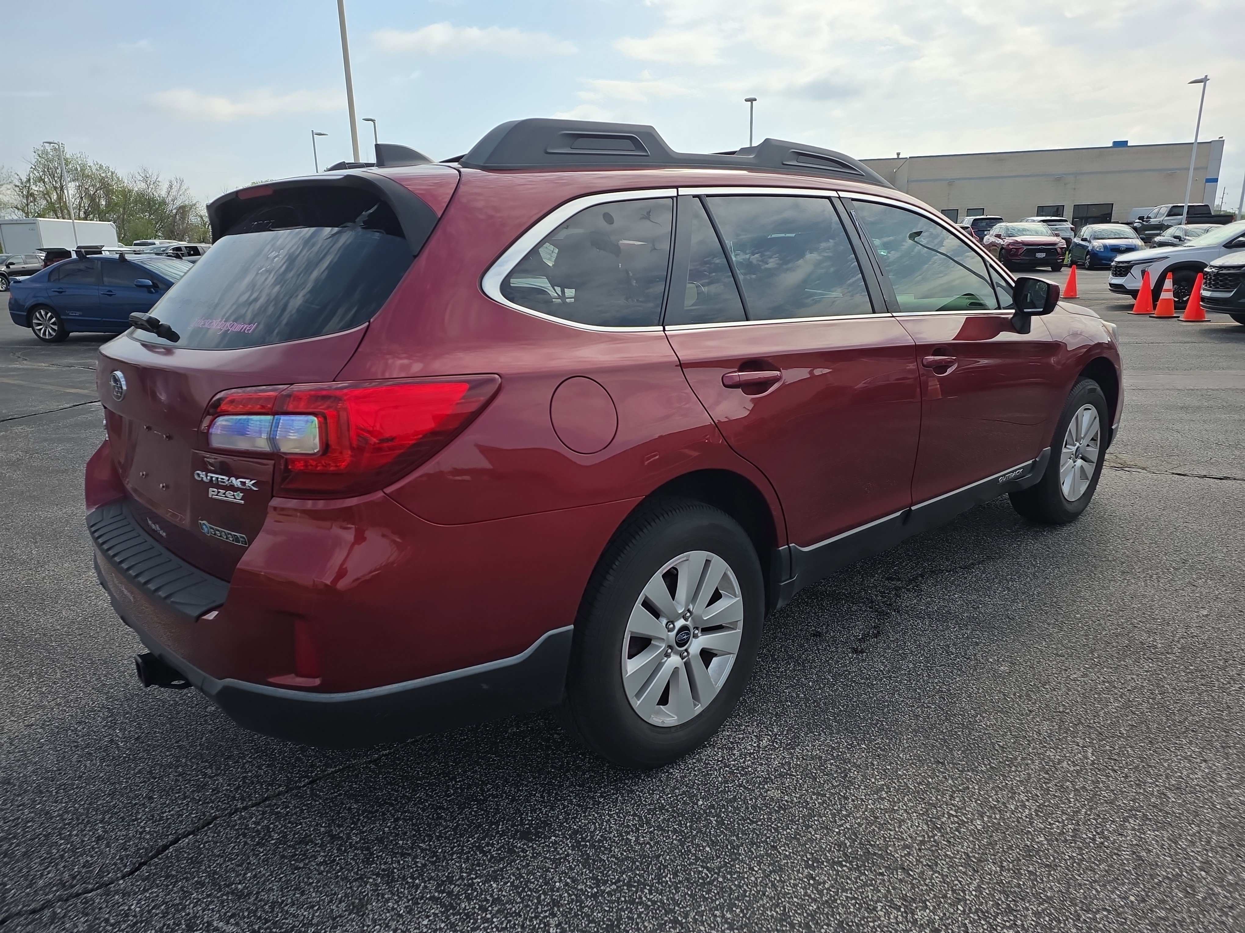 Used 2017 Subaru Outback 2.5i Premium image 3