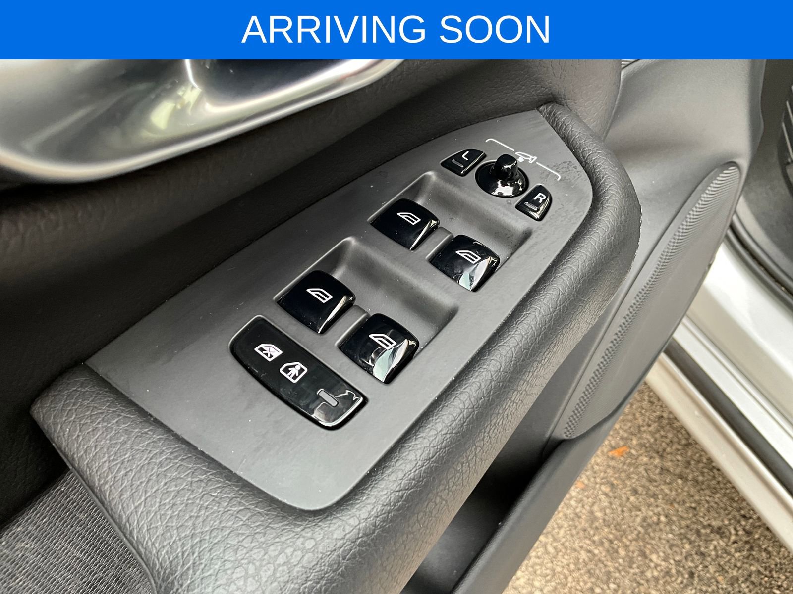 Certified 2022 Volvo XC90 T6 Momentum w/ Advanced Package image 11