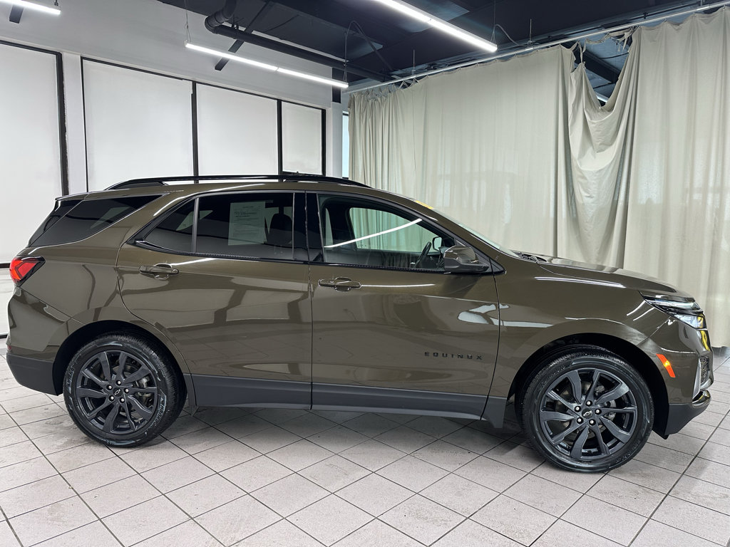 Used 2024 Chevrolet Equinox RS AWD/4WD image 3