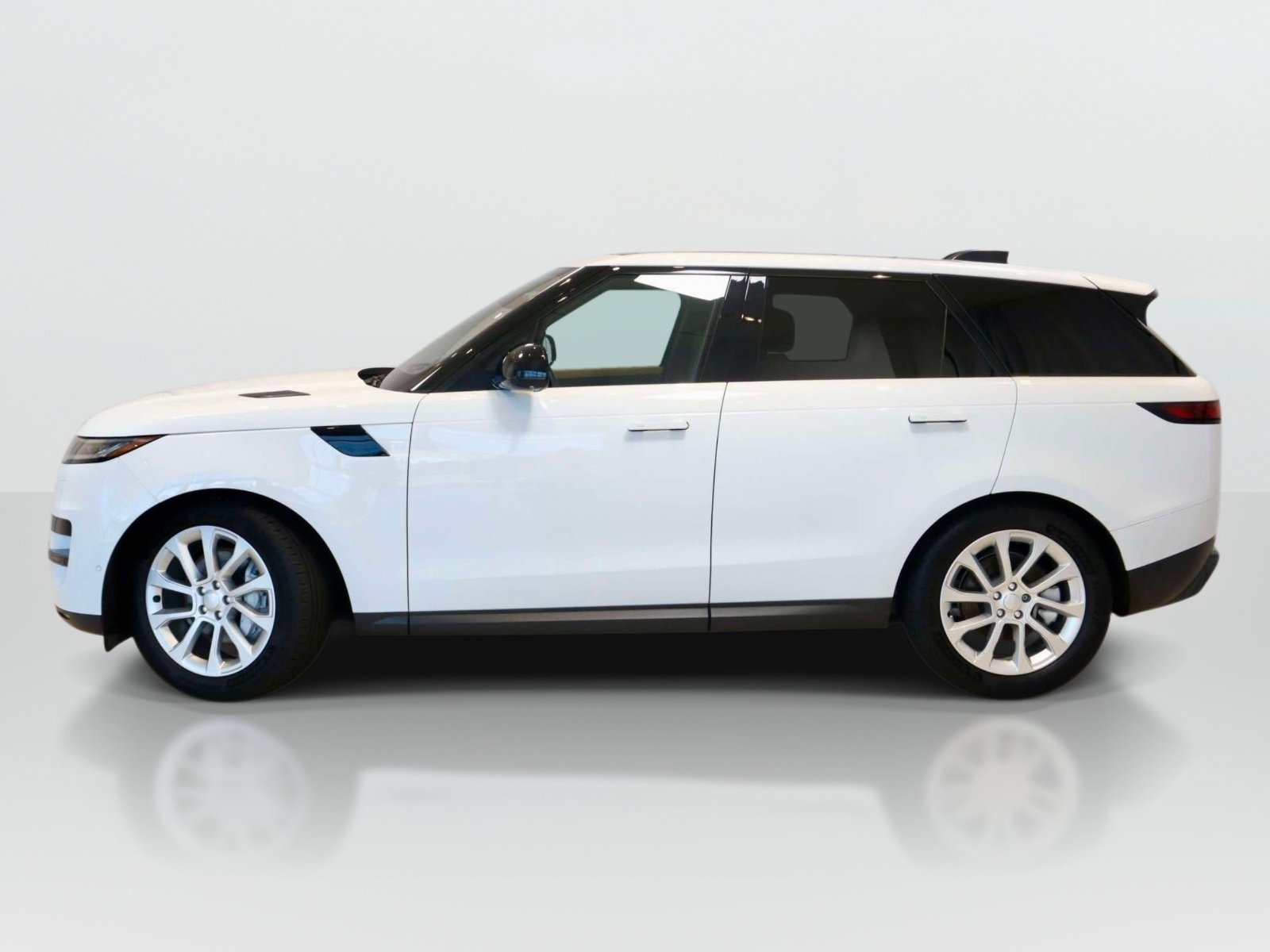 Used 2023 Land Rover Range Rover Sport SE AWD/4WD image 3