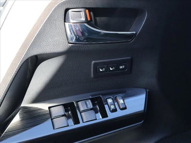 Used 2018 Toyota RAV4 Limited AWD/4WD image 13