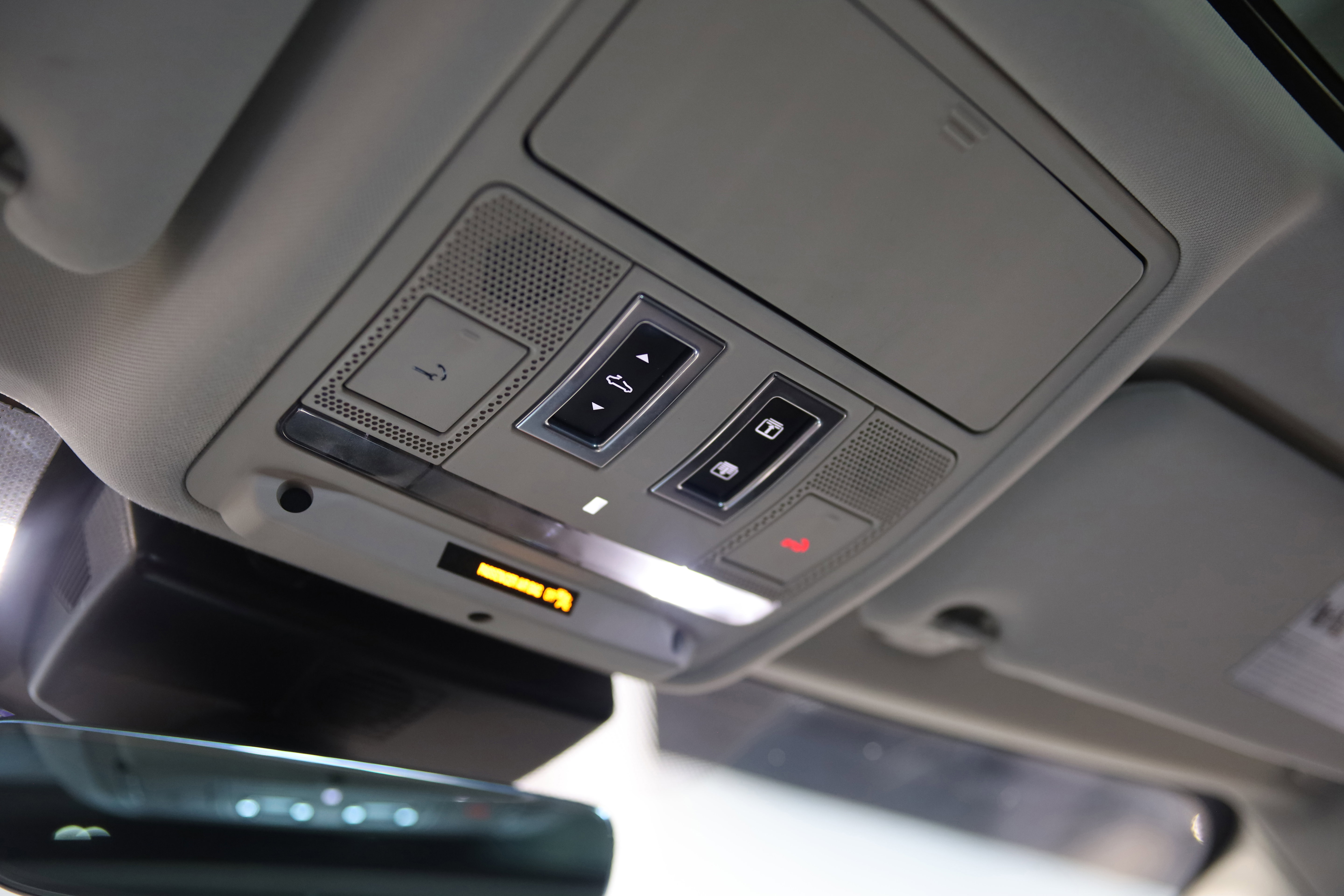 Used 2020 Jaguar XE S image 29