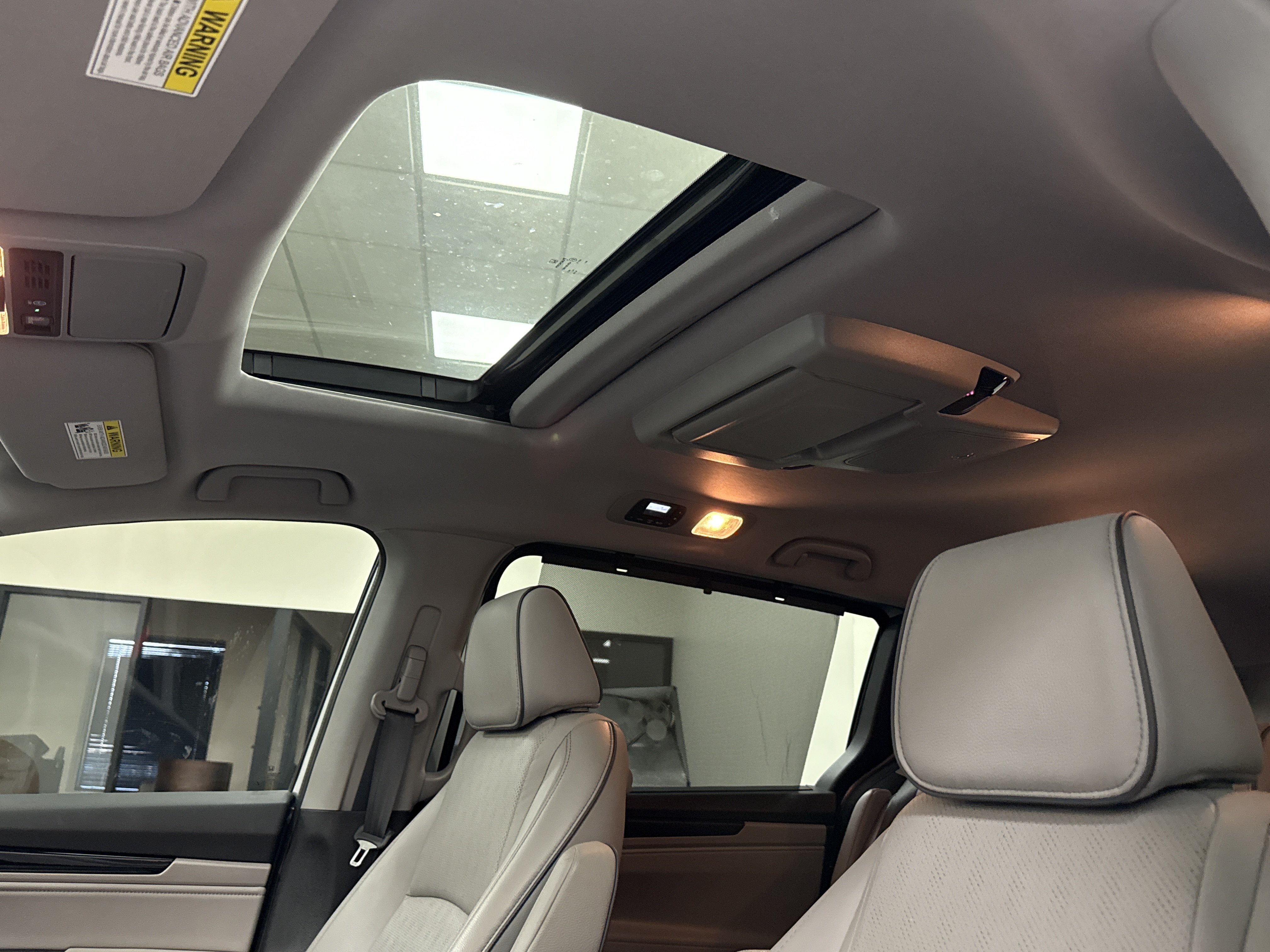 Used 2024 Honda Odyssey Elite image 13