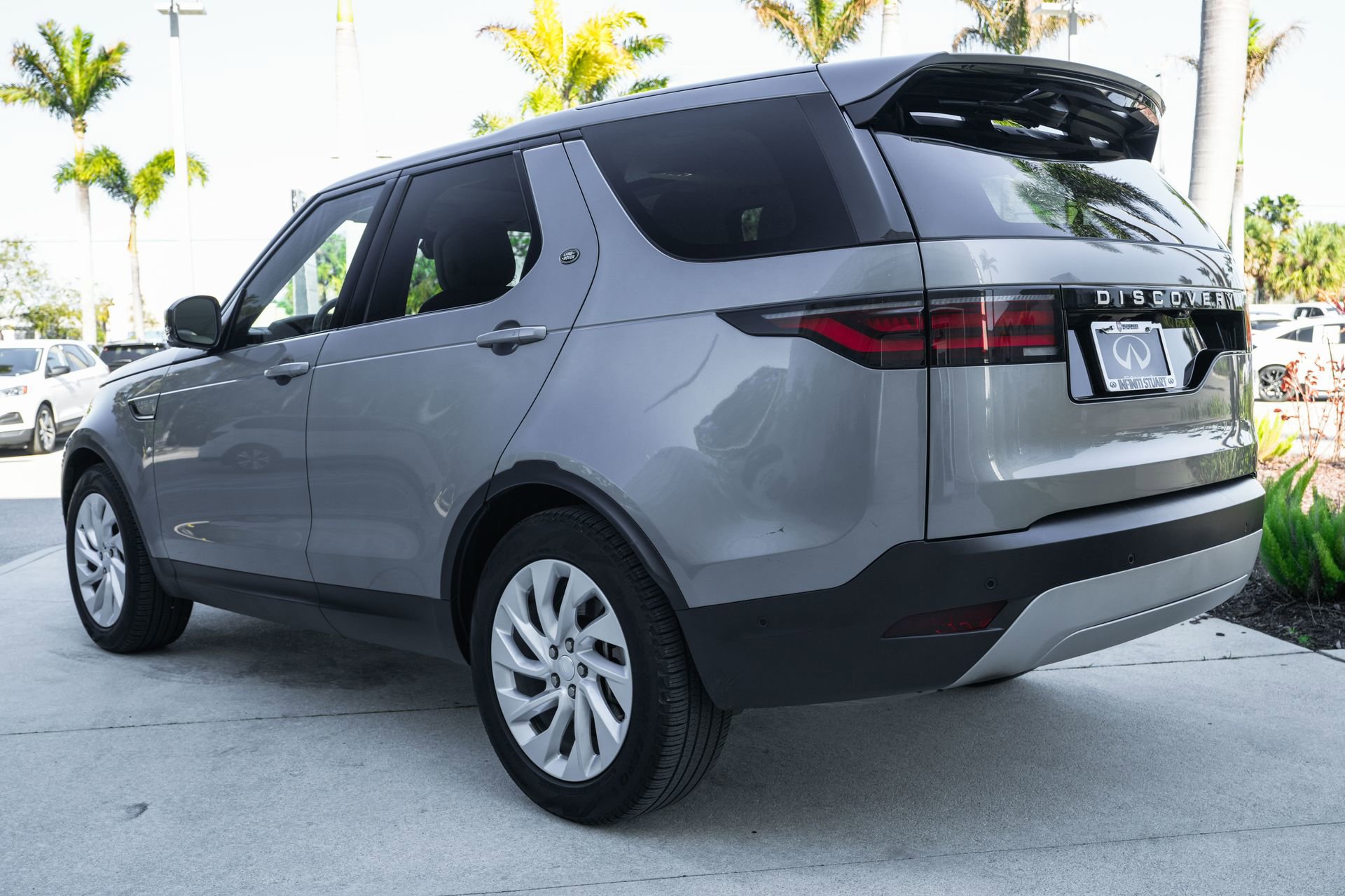 Used 2025 Land Rover Discovery S image 23