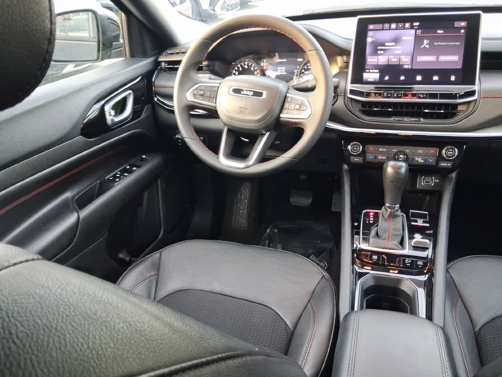 Used 2024 Jeep Compass Trailhawk AWD/4WD image 13