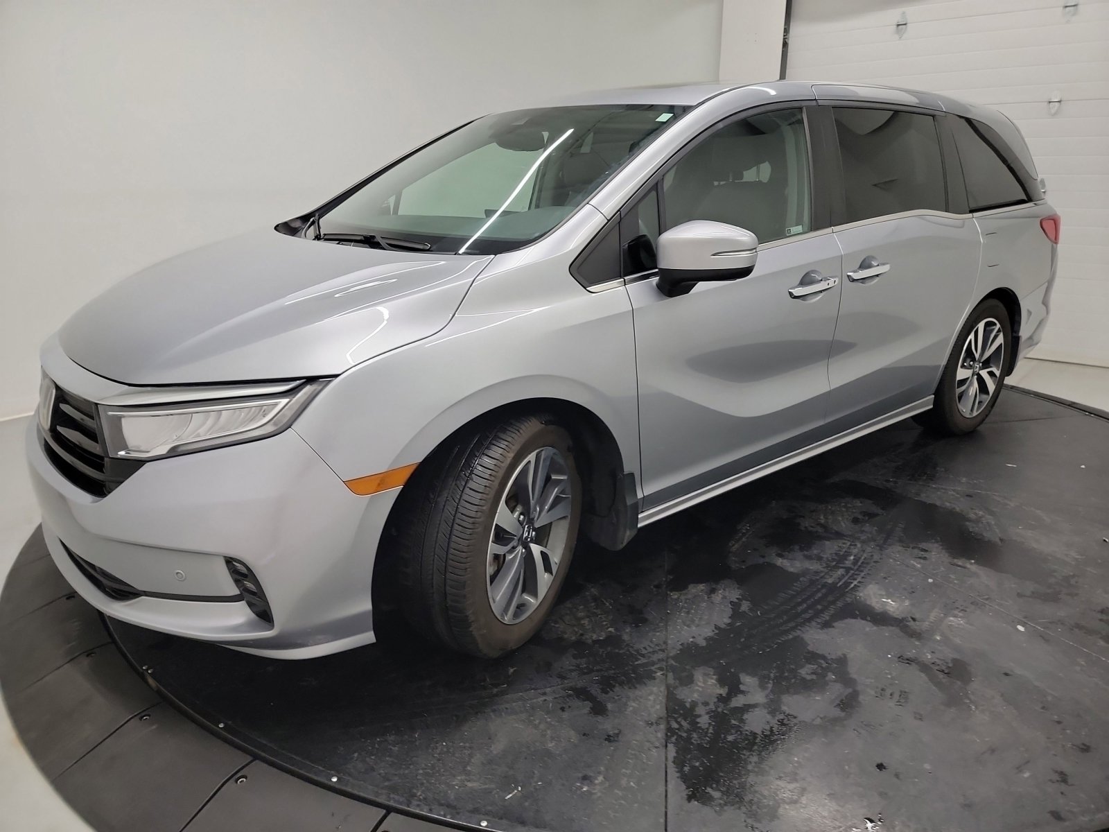 Used 2023 Honda Odyssey Touring image 3