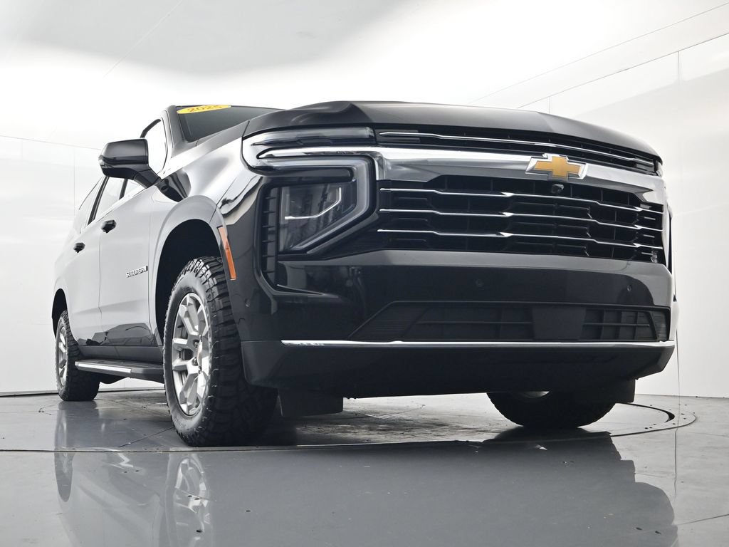 Used 2025 Chevrolet Suburban LT AWD/4WD image 43