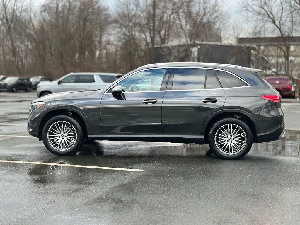 Used 2023 Mercedes-Benz GLC 300 4MATIC image 3