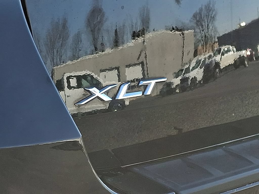 Used 2023 Ford Explorer XLT w/ Equipment Group 202A AWD/4WD image 32