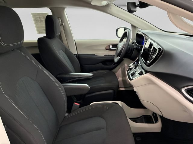 Used 2024 Chrysler Voyager LX FWD image 14