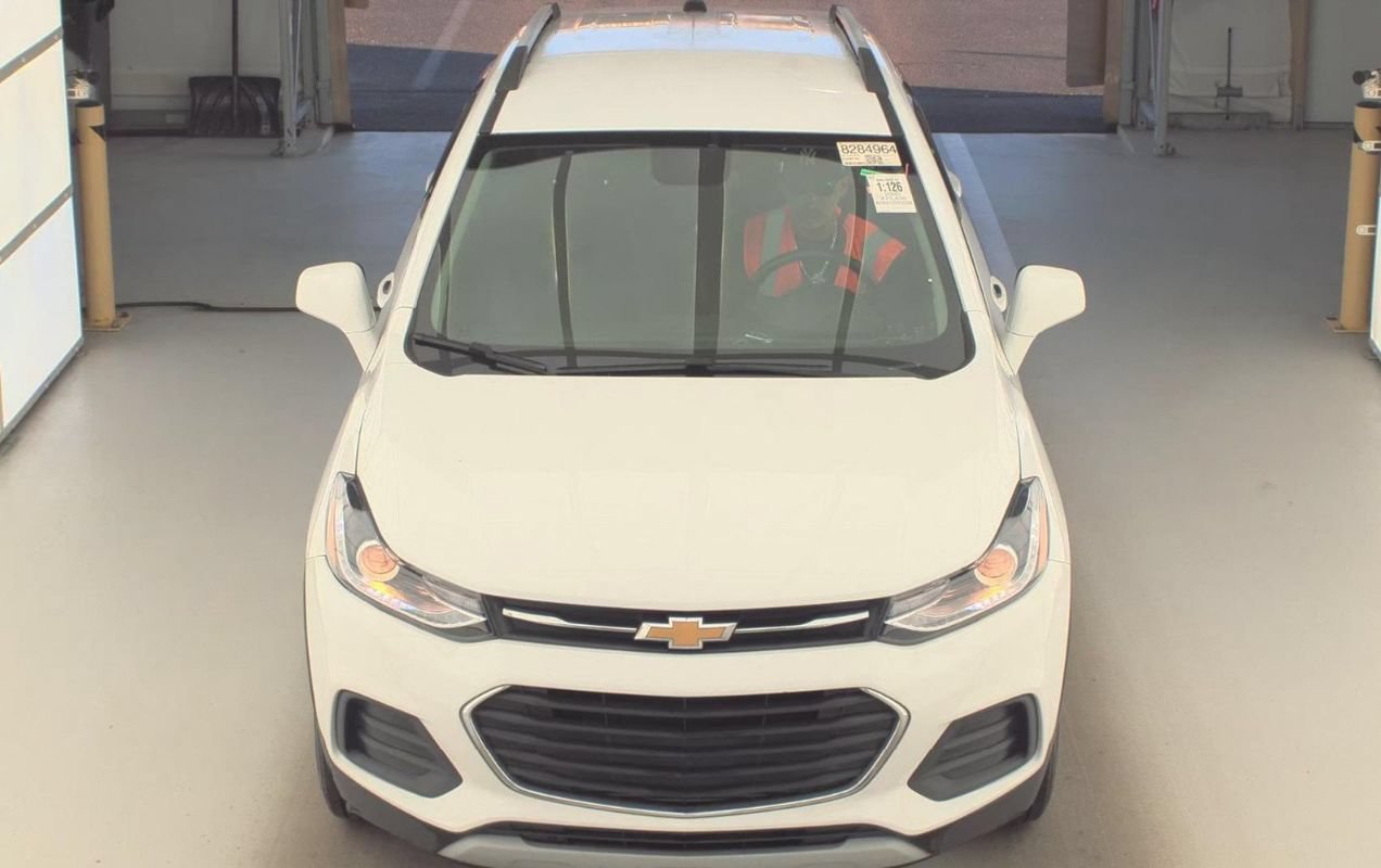 Used 2020 Chevrolet Trax LT w/ LT Convenience Package AWD/4WD image 2