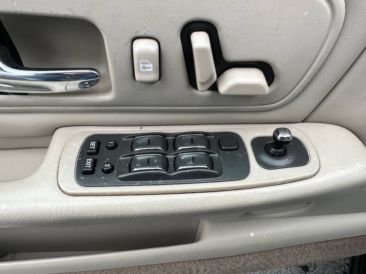 Used 1998 Cadillac De Ville D'Elegance w/ Safety/Security Pkg FWD image 20
