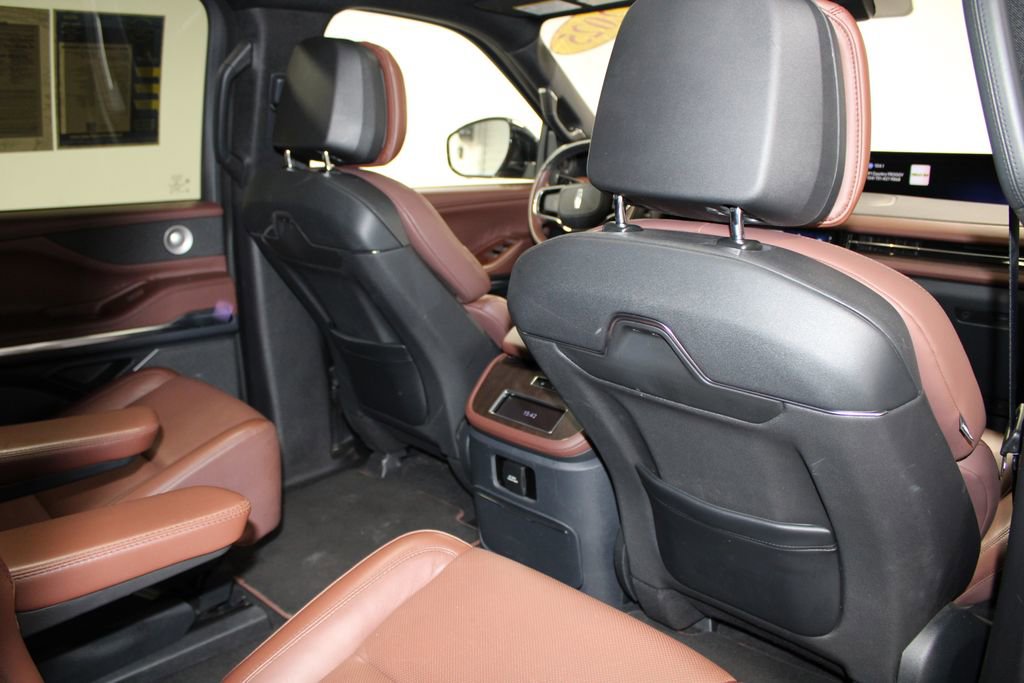 Used 2025 Lincoln Navigator Reserve AWD/4WD image 38