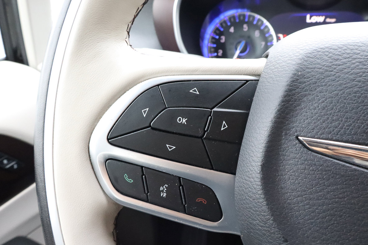 Used 2020 Chrysler Pacifica Limited image 34