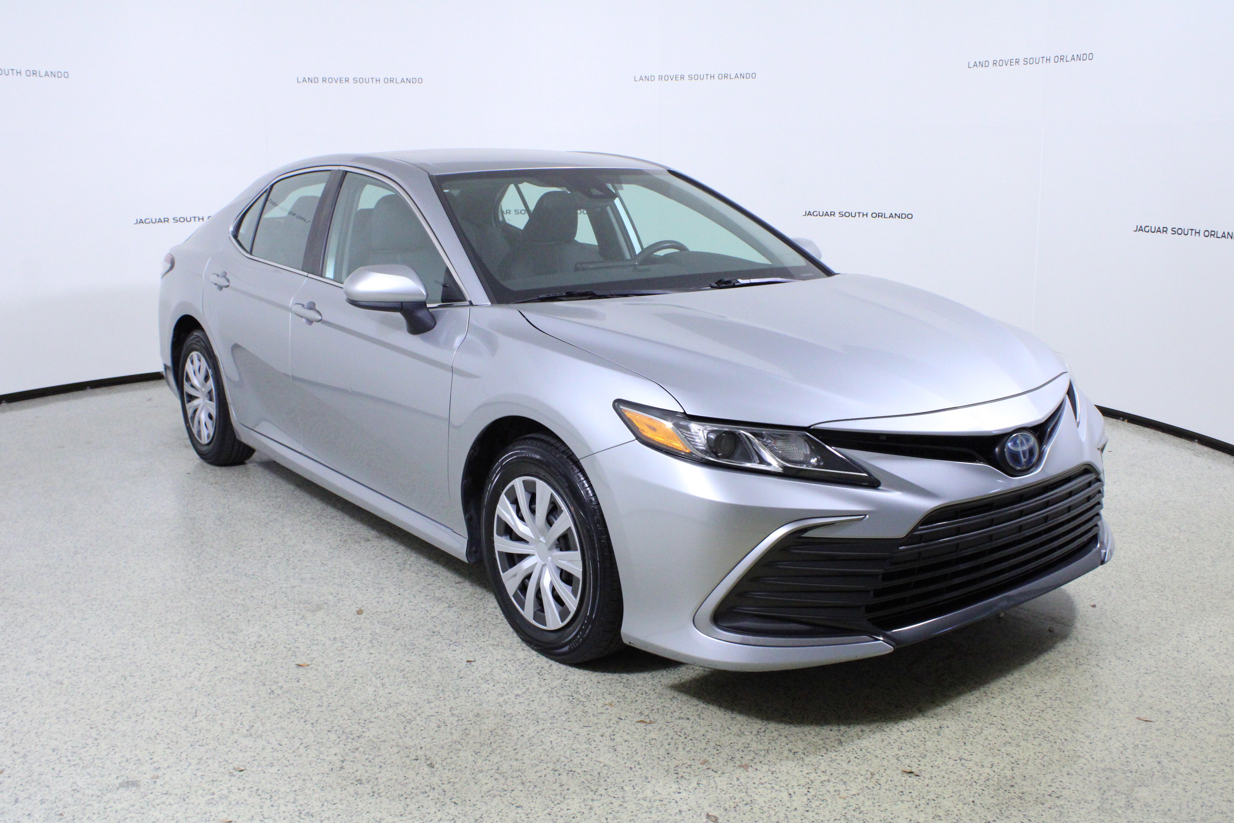 Used 2022 Toyota Camry LE image 3