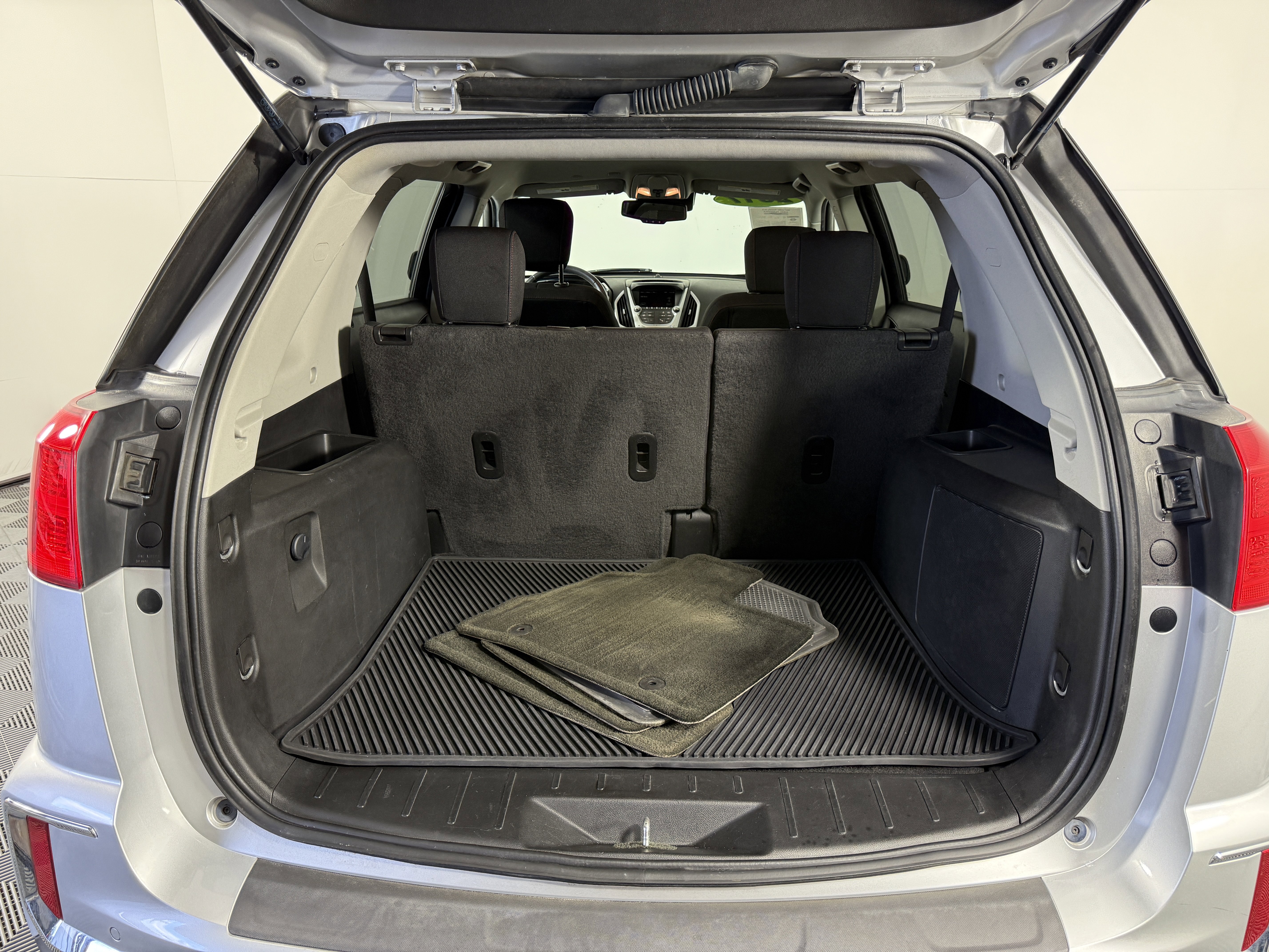 Used 2017 GMC Terrain SLE w/ Technology Package image 9