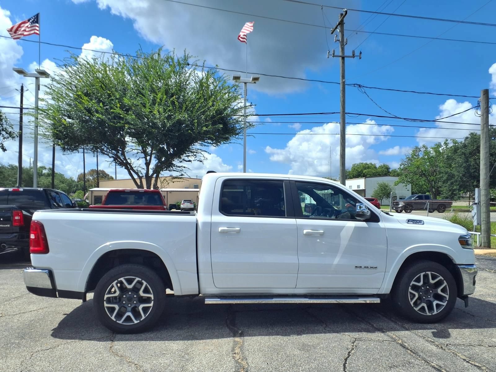 Used 2025 RAM 1500 Laramie AWD/4WD image 23