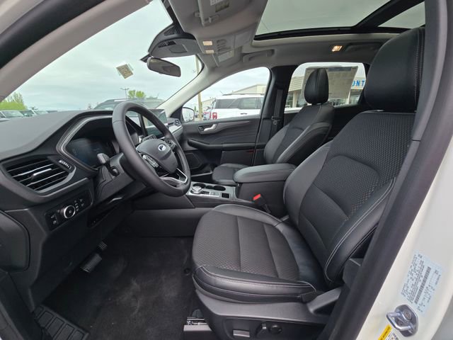 New 2025 Ford Escape SE w/ Class II Trailer Tow Package image 17