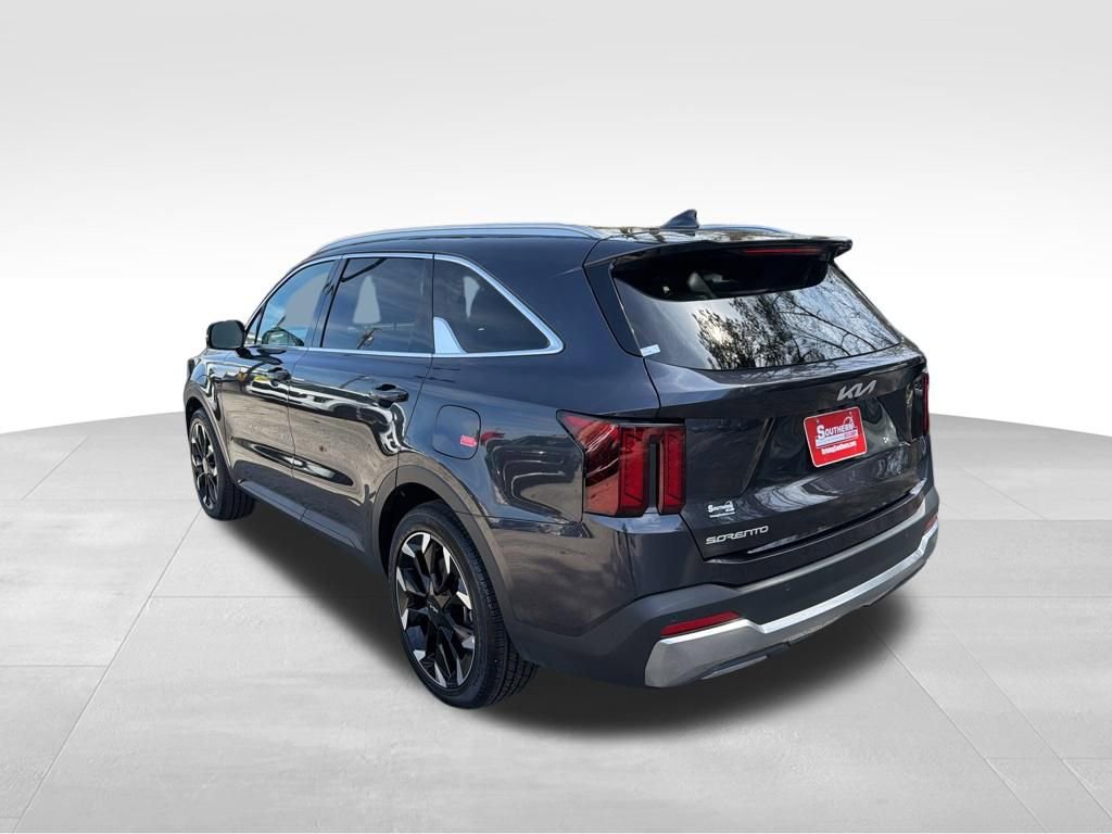 Used 2025 Kia Sorento EX w/ Panoramic Sunroof Package image 3