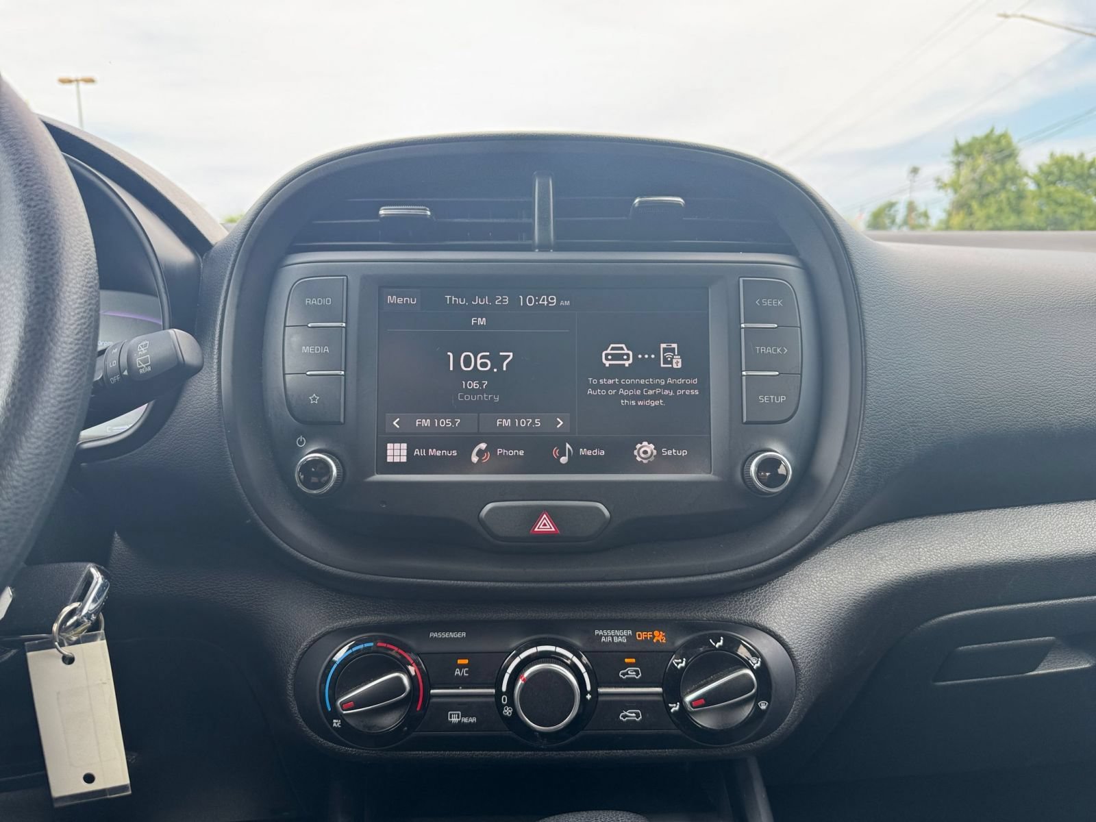 Used 2025 Kia Soul LX w/ LX Technology Package FWD image 17