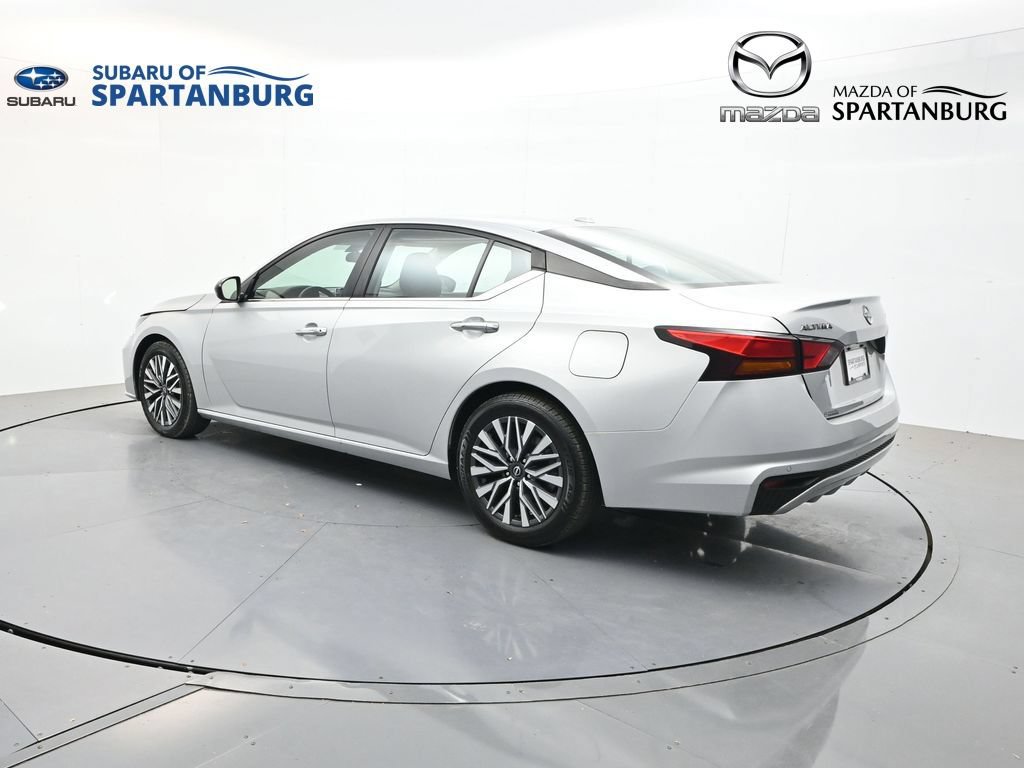 Used 2024 Nissan Altima 2.5 SV FWD image 6