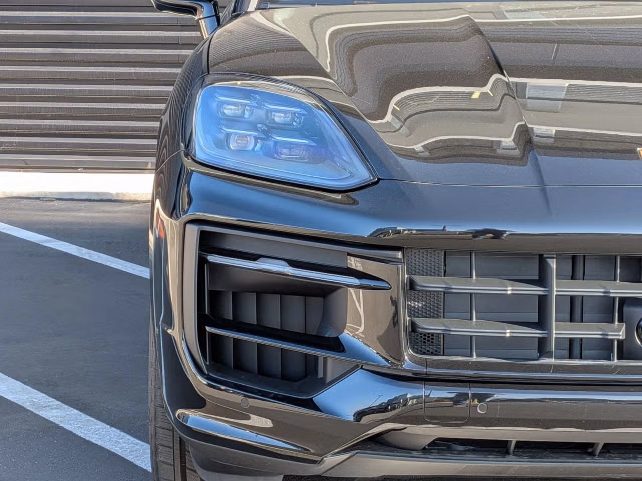 Certified 2025 Porsche Cayenne E-Hybrid AWD/4WD image 13