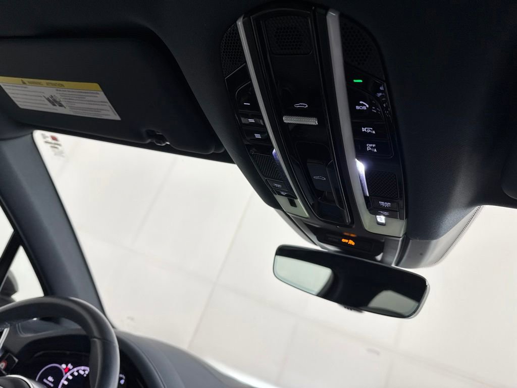 Used 2023 Porsche Cayenne AWD/4WD image 11