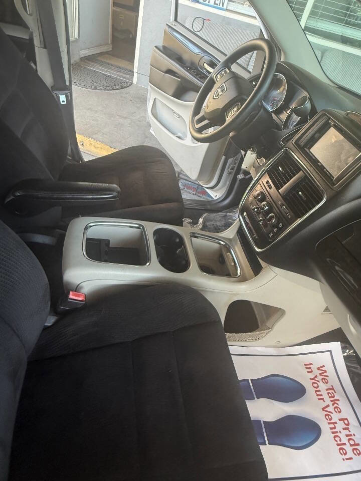 Used 2014 Dodge Grand Caravan SXT FWD image 24