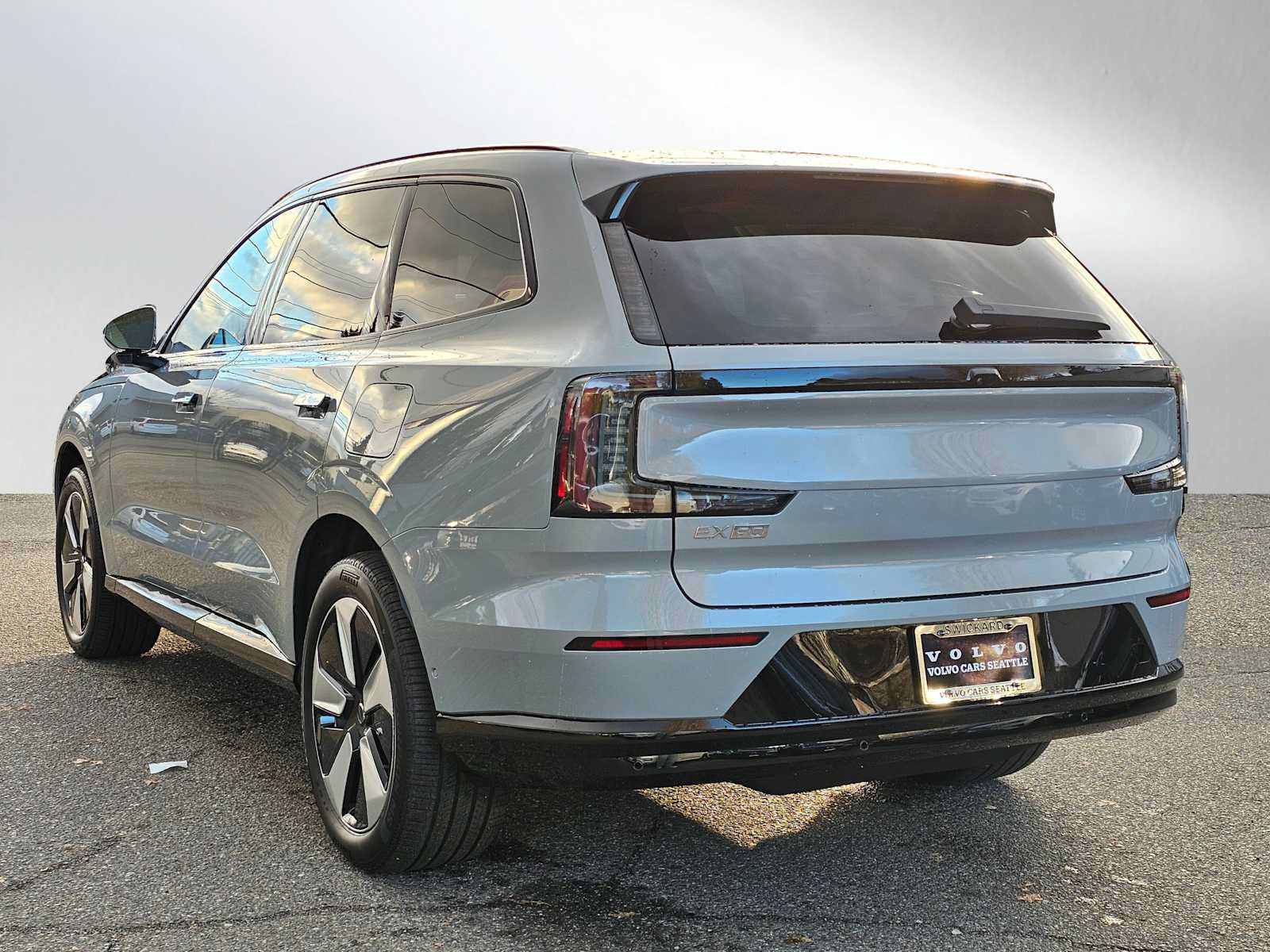 New 2025 Volvo EX90 Plus AWD/4WD image 5