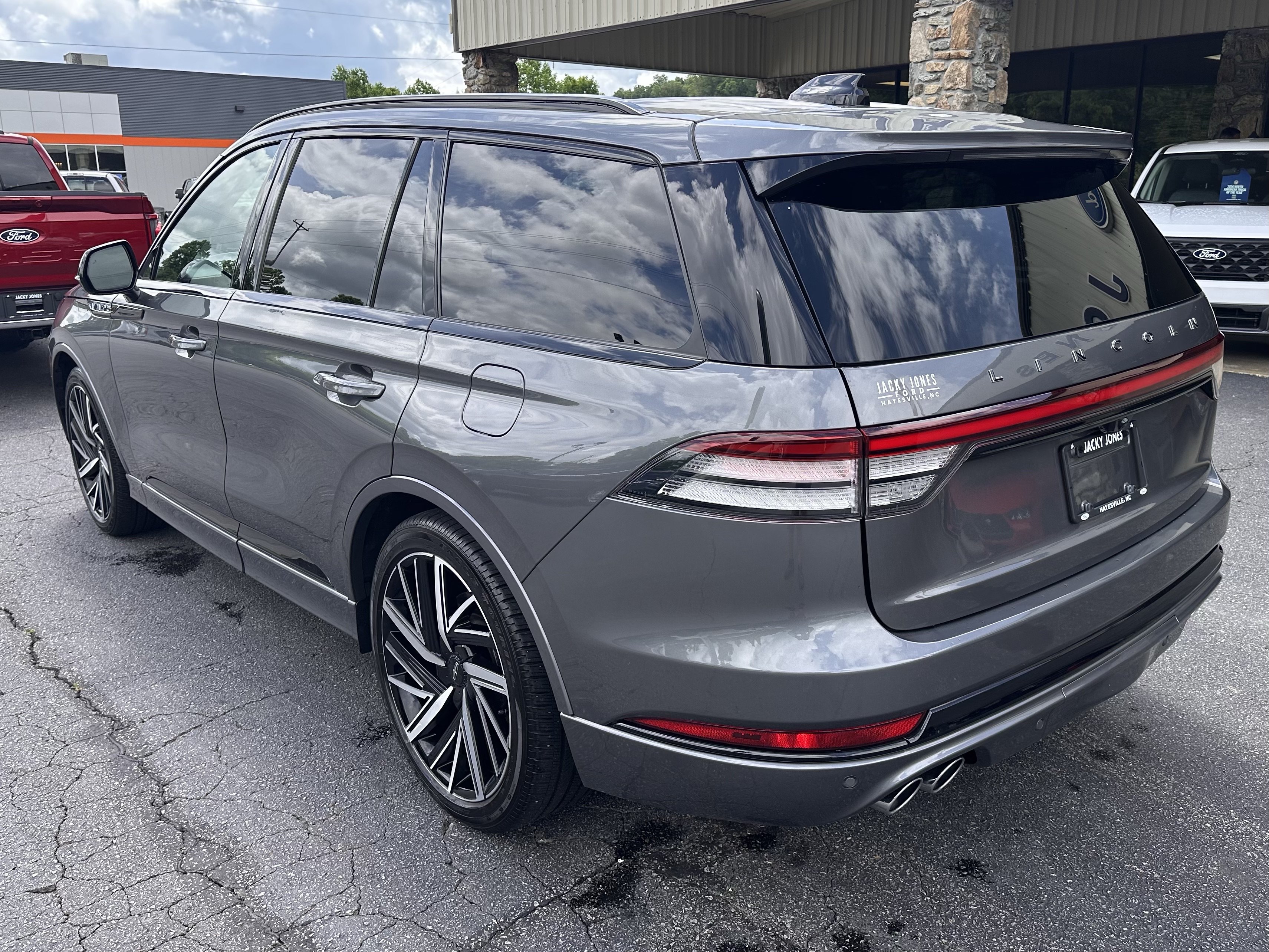 Used 2025 Lincoln Aviator Black Label w/ Jet Appearance Package AWD/4WD image 8