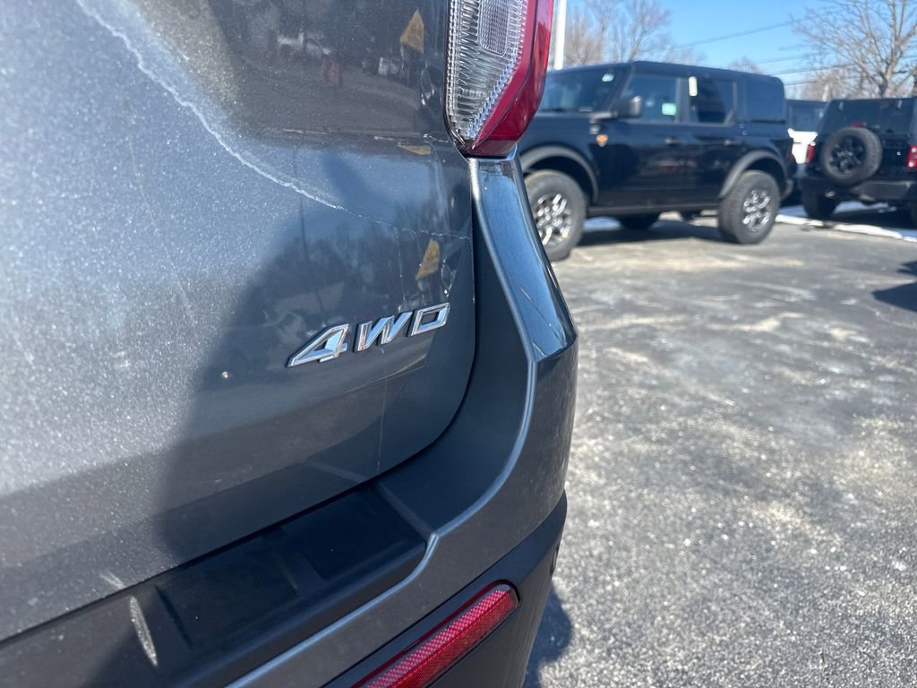 Used 2023 Ford Explorer XLT w/ Equipment Group 202A AWD/4WD image 12