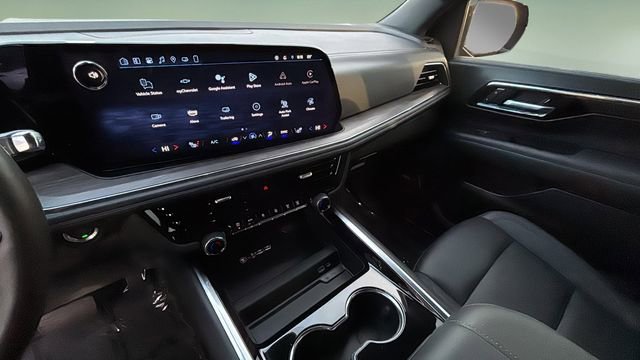 Used 2025 Chevrolet Suburban Z71 w/ Comfort Package image 25