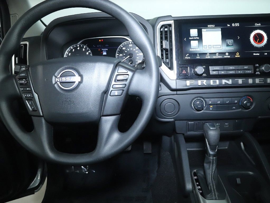 Certified 2025 Nissan Frontier SV image 29
