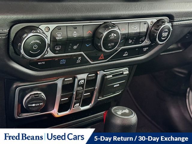 Used 2025 Jeep Wrangler Unlimited Sahara image 16