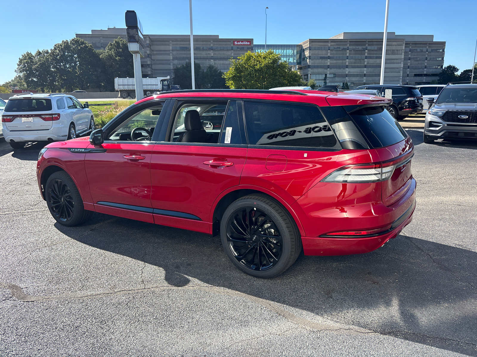New 2026 Lincoln Aviator Reserve w/ Jet Appearance Package AWD/4WD image 5