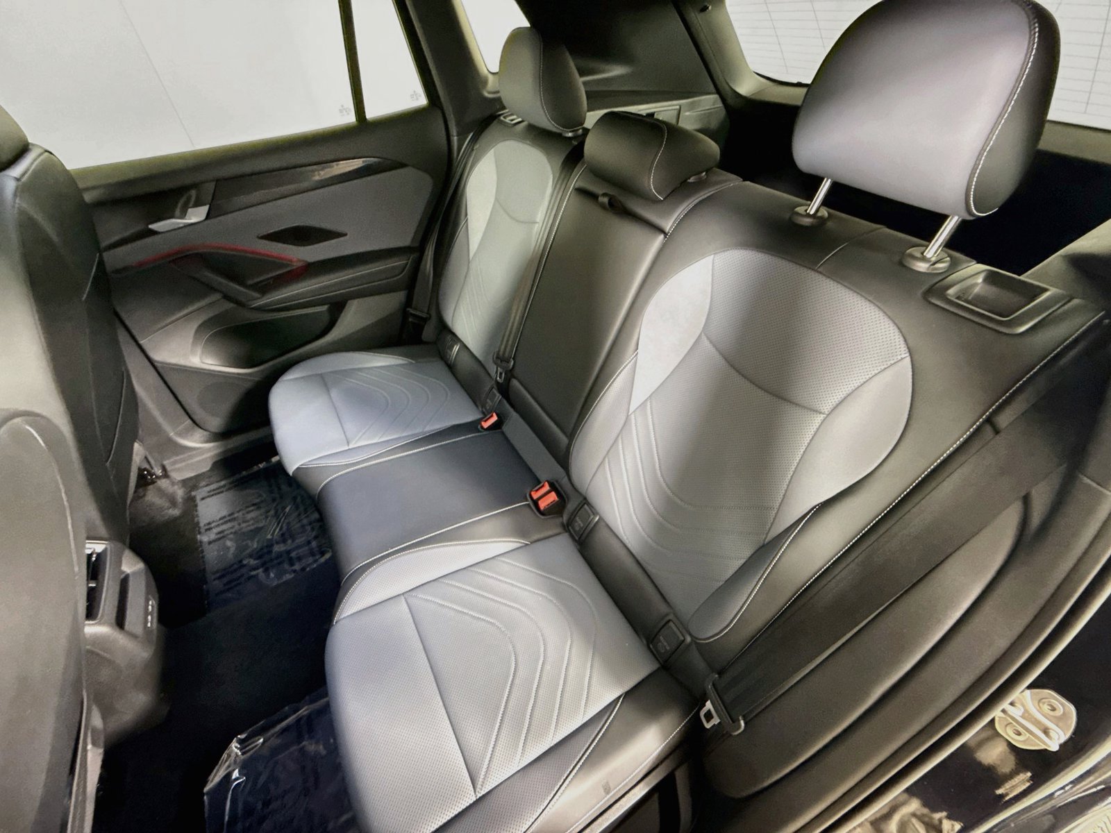 Certified 2025 Volkswagen Tiguan SE R-Line AWD/4WD image 20