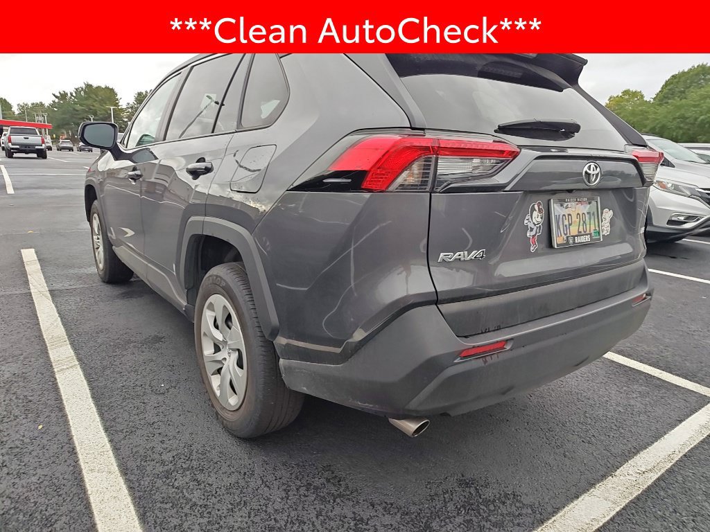 Used 2024 Toyota RAV4 LE FWD image 4