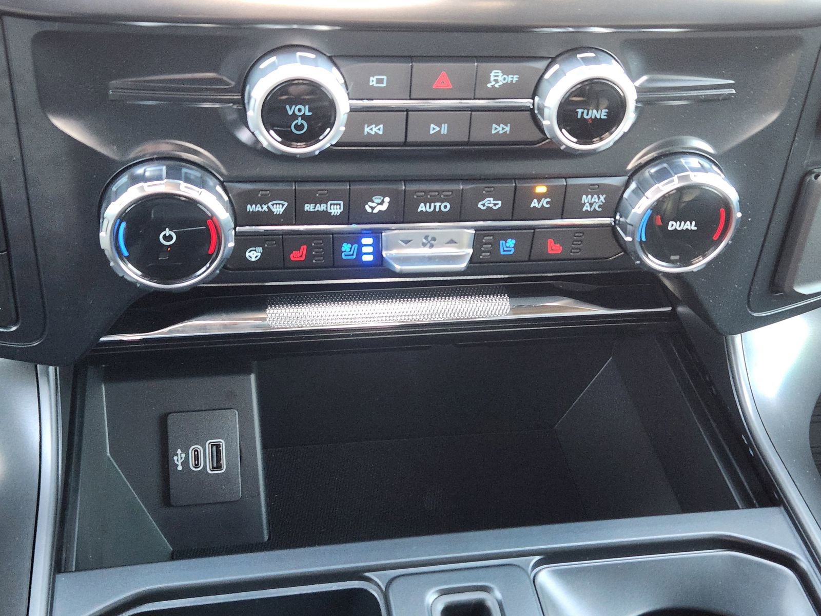 New 2026 Ford F150 Lariat w/ Equipment Group 501A Mid image 19